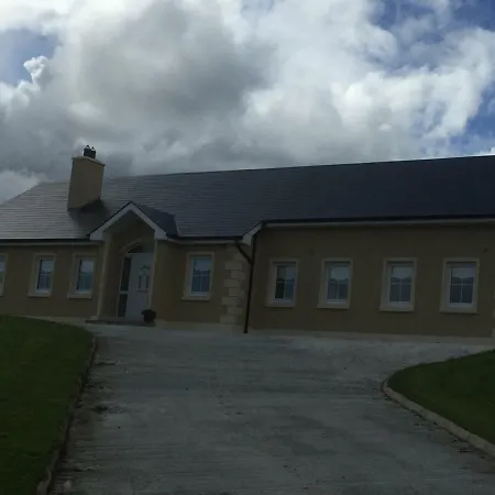 Holiday home Lakeview House Castlefore